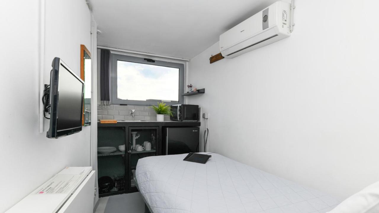 Monastiraki City Sleepbox- Unspoiled Athens Apartments Екстер'єр фото